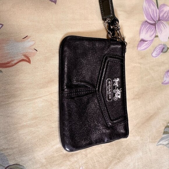 New Coach: Black Leather Wristlet - Picture 1 of 3